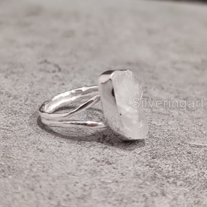 Joyería de piedra en bruto, anillo de mujer, piedra lunar arcoíris Natural, piedra preciosa, piedra natal de junio, joyería martillada, anillo de Plata de Ley 925 - Product Image 1