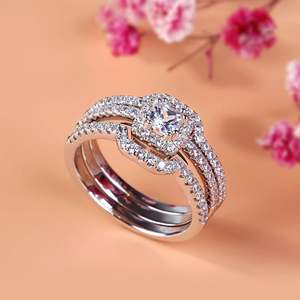 Ensemble de 3 bagues de mariage Jeulia Halo - Argent sterling plaqué or avec accents de diamants - Product Image 5