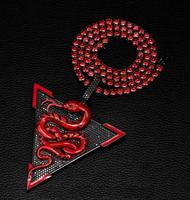 Pendentif Triangle Serpent Rouge Glacé pour Homme Noir et Rouge Moissanite Hip Hop Déclaration Collier Bijoux