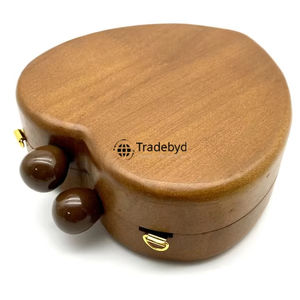 Pochette élégante en bois pour femme Sac à main tendance durable par Tradebyd - Product Image 1