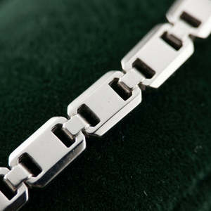 Collar de Cadena Rectangular Plateada Premium, Moderno, con Acabado Pulido, Diseño Geométrico Estructurado, Minimalista, Unisex, Ideal para Regalo o Fiesta - Product Image 2