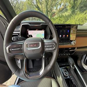 Alerte Offre Exceptionnelle! Camion de luxe GMC Canyon AT4 Turbo 4 cylindres 4x4 automatique blanc sommet, modèle 2024, super propre - Product Image 3