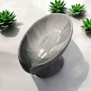 Porte-savon en résine fait à la main pour la salle de bain, durable et résistant à l'eau, avec un design élégant et moderne qui améliore tout décor de bain. - Product Image 5