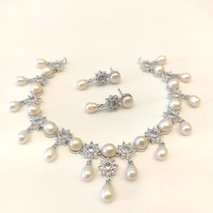 Collier de meilleure qualité de créateur avec pierres Zircon AD finition argent serti de boucles d'oreilles pour la collection de vêtements de fête de mariage pour femmes - Product Image 3