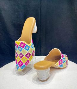 Jutti de lujo para mujer, calzado indio y Punjabi para fiesta de boda disponible a precio asequible - Product Image 1