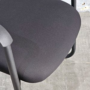 Silla Ergonómica de Malla para Arrodillarse con Reposabrazos Fijos para Reuniones - Product Image 5