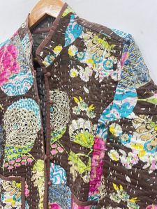 Chaqueta de invierno Kantha de algodón 100% para mujer, abrigo étnico de punto con estampado corto Gudri inspirado en el viento acolchado - Product Image 6