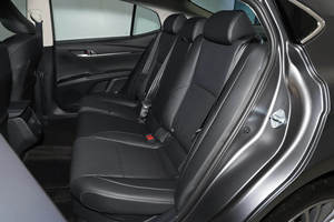 Sedán Usado 2025, Gasolina, Automático, Volante a la Izquierda, Estado Impecable, Asientos de Cuero, Neumáticos R17, Importado, Manual, Techo Panorámico - Product Image 6