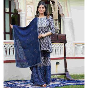 Conjunto de Kurti Corto Bordado con Estampado Ikat de Algodón Azul para Mujer con Sharara y Dupatta, Tallas M a XXL - Product Image 1