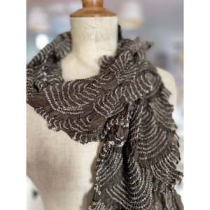 Pañuelo Satinado Khaki Dune 2 con Diseño Bandhani de Mil Puntos, Estampado Personalizado a Mano, Estilo Twill Largo para Primavera, Verano y Otoño - Product Image 1