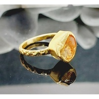 Bague vintage en laiton Soumya Creations plaquée or avec pierre précieuse naturelle brute sertie en clos, incrustation en forme d'aile, cadeau unisexe