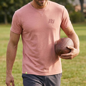 เสื้อยืดผู้ชายคุณภาพพรีเมียม ผ้าถักยืดได้ 4 ทิศทาง แขนสั้น ระบายอากาศ แห้งเร็ว เหมาะสำหรับเล่นกีฬา ผลิตจากโพลีเอสเตอร์ 100% สวมใส่สบาย - Product Image 4