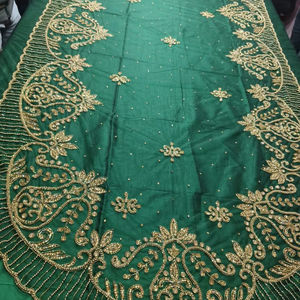 Producto de Encaje Bordado George Wrapper Hecho a Mano con un Toque Decorativo Único - Product Image 1