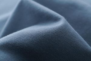 T-shirt uni en coton aux couleurs unies. Sensation douce, ajustement facile et parfait pour l'impression ou la broderie. - Product Image 5