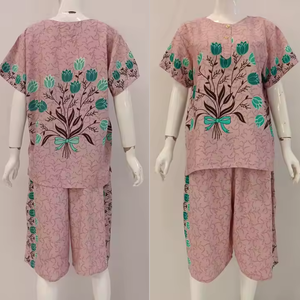 Ensemble robe et pantalon économiques d'été à motif floral quotidien et à manches courtes en rayonne douce - Product Image 6