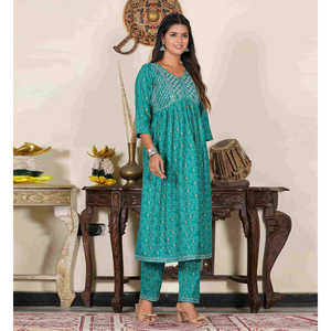 Aliya Green Floral Printed Bordado Cut Kurta Set con pantalón y Dupatta para mujer - Product Image 2