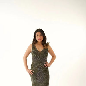 Robe de soirée élégante pour femme pleine longueur avec perles brodées en poly-maille respirante et antistatique pour cocktail - Product Image 1