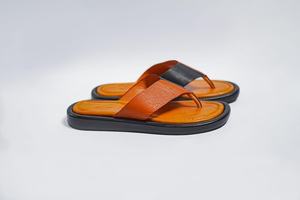Chanclas de cuero genuino hechas a mano en negro y marrón para mujer, diseño plano moderno de MS Handicraft - Product Image 4
