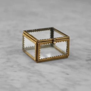 กล่องเก็บเครื่องประดับทำจากแก้วทรงสี่เหลี่ยมขนาดเล็กอุปกรณ์จัดระเบียบเครื่องประดับทำจากทองเหลืองสีทองพร้อมกล่องดีไซน์เนอร์ - Product Image 1