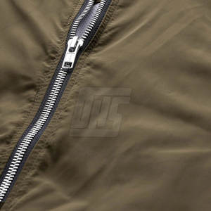 Veste d'échauffement en tissu doux pour la salle de sport et les entraînements en extérieur - Product Image 6