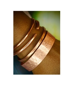 สร้อยข้อมือทองแดงแท้ทำด้วยมือพร้อมลวดลายเชือกบิดสำหรับการรักษาอาการปวดบรรเทาอาการปวดสำหรับการทำสมาธิทางจิตวิญญาณ - Product Image 3