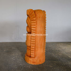 Statues de totem en bois de coco Sculpture en bois sculptée unique pour la décoration intérieure Art artisanal tropical des îles - Product Image 3
