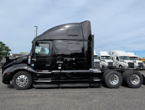 Prêt à être expédié – Tracteur-cabine Volvo VNL64860 d'occasion 2023-2026 avec garantie de 3 ans, composants en plastique, origine USA - Product Image 2
