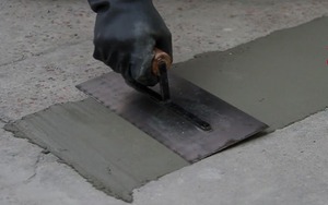 Topbond CRM un mortier de réparation de nivellement de sol polymère cimentaire pour surface en béton et surface de carrelage - Product Image 2