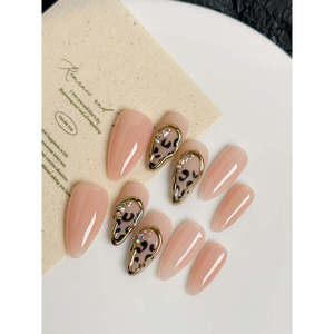 Uñas Postizas Urban Jungle con Diseño Moderno para Mujeres a la Moda - Product Image 3