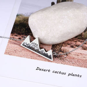 Collier Montagne enneigée, pendentif en pierre de turquoise verte, collier en pierres précieuses, collier de montagne pour femmes - Product Image 3