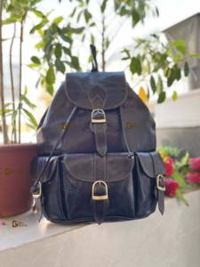 Mochila impermeable de moda hecha a mano de cuero genuino para la escuela y uso al aire libre Diseño unisex - Product Image 4