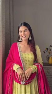 Heavy Party Wear Designer Faux Georgette Thread con Secuencia de trabajo Anarkali vestido con Faux Georgette Four Side Lace Work Dupatta - Product Image 3