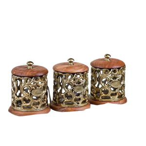 LuxeStore Boîte de rangement en aluminium avec base en bois et dessus Design élégant et durable pour la maison et le bureau - Product Image 1