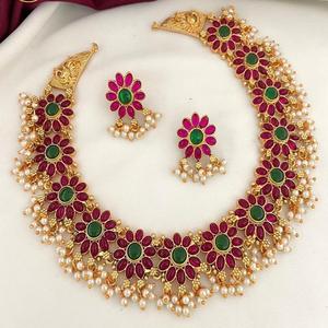 Conjunto de Collar Clásico de Diseño Tradicional Chapado en Oro de la Mejor Calidad con Pendientes para Mujer, para Bodas, Compromisos y Uso Diario - Product Image 1