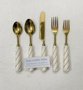 Ensemble de couverts en acier inoxydable pour hôtel et restaurant, 5 pièces, couverts en vrac avec manche en résine, couverts plaqués or pour les mariages - Product Image 1