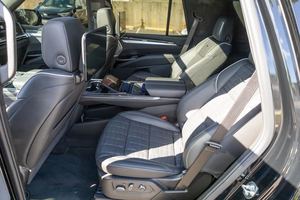 LISTO PARA ENVIAR Cadillac Escalade-V 2025 4WD con Todas las Opciones, Certificado, Seminuevo, en Venta - Product Image 5