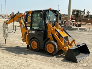 ซื้อมินิโหลดเดอร์ JCB 1CX คุณภาพสูง พร้อมบุ้งกี๋ 4-in-1 |   รถแบคโฮแบบสกิดสเตียร์ |   รถตักอเนกประสงค์ขนาดกะทัดรัดสำหรับฟาร์มและสวน - Product Image 4