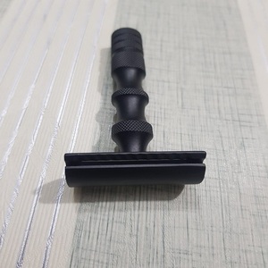 Nouveauté Rasoir de sécurité RTS Tête de rasoir en métal or rose pour le rasage - Product Image 1