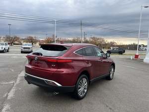 Para Venza XLE AWD SUV/Crossover, Neumáticos Nuevos R18, Caja de Cambios Automática, Asientos de Cuero, Emisión Euro V, Híbrido, Interior Oscuro, Trasero, 2024 - Product Image 5