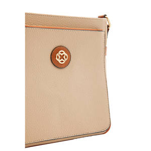 Bolso Flotante con Ribete de Visón - Elegante Accesorio de Moda - Product Image 3