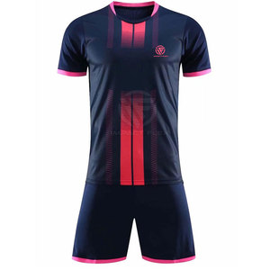 ชุดฟุตบอลผู้ชายมาใหม่ ขายดี น้ำหนักเบา โพลีเอสเตอร์ 100% แห้งเร็ว คุณภาพสูง - Product Image 1