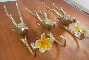 Support de bas en forme de cerf en poudre dorée fini parfait pour les ornements de Noël élégants et la décoration de vacances - Product Image 3