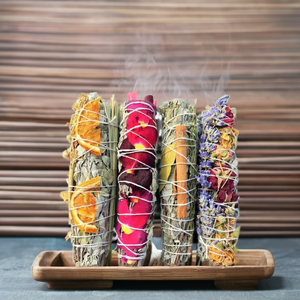 Grosshandel Salbei mit Rosenknospen Weihrauch Reines Krauter Ritual-Rauchstaebe und Salbei mit Rosenblattern Palo Santo - Product Image 1