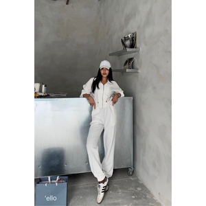 Conjunto Deportivo de Tela Blanca, Regalo Perfecto para Entusiastas del Deporte - Product Image 5