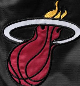 Veste universitaire en satin pour homme sur mesure OEM 2025, style vintage, broderies, patchs, streetwear, veste de basket-ball, printemps - Product Image 4