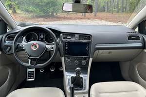 Volkswagen Golf Alltrack SE 2019 Usado, Sin Reserva, Transmisión Manual de 6 Velocidades, Motor Turbo de 4 Cilindros, Sin Modificaciones - Product Image 4