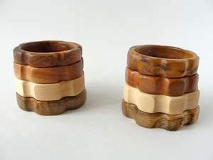 Bracelets légers en bois massif imperméables, bijoux faits à la main, bracelet de mode traditionnel pour femmes avec polissage fin et couleurs personnalisées - Product Image 2