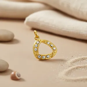 Pendentif goutte d'eau plaqué or avec pierre précieuse blanche et breloques naturelles, bijoux religieux pour usage quotidien, design goutte d'eau - Product Image 3