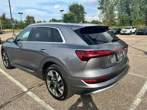 2021 Audi e-tron Premium - Product Image 5