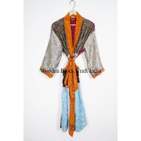 Robe Kimono Vintage Florale Élégante en Soie, Tenue de Détente Bohème, Cache-maillot de Festival, Patchwork Fait Main en Sari et Soie Recyclée, Manches Longues Complètes
